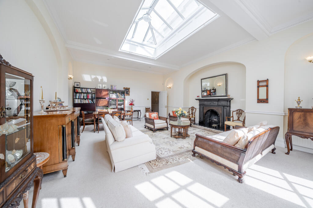 Highfield Hall, St. Albans, AL4 - View 4