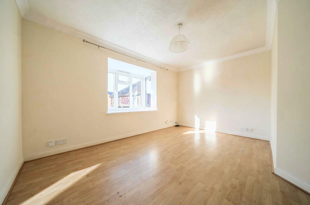 Apartment in Guildford, Burpham - More