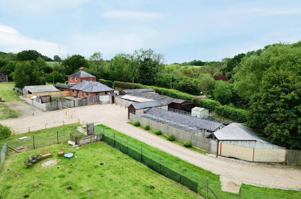 Studio other on Flaxlands Kennels & Cattery, Royal Wootton Bassett, Swindon, Wiltshire, SN4, £800,000