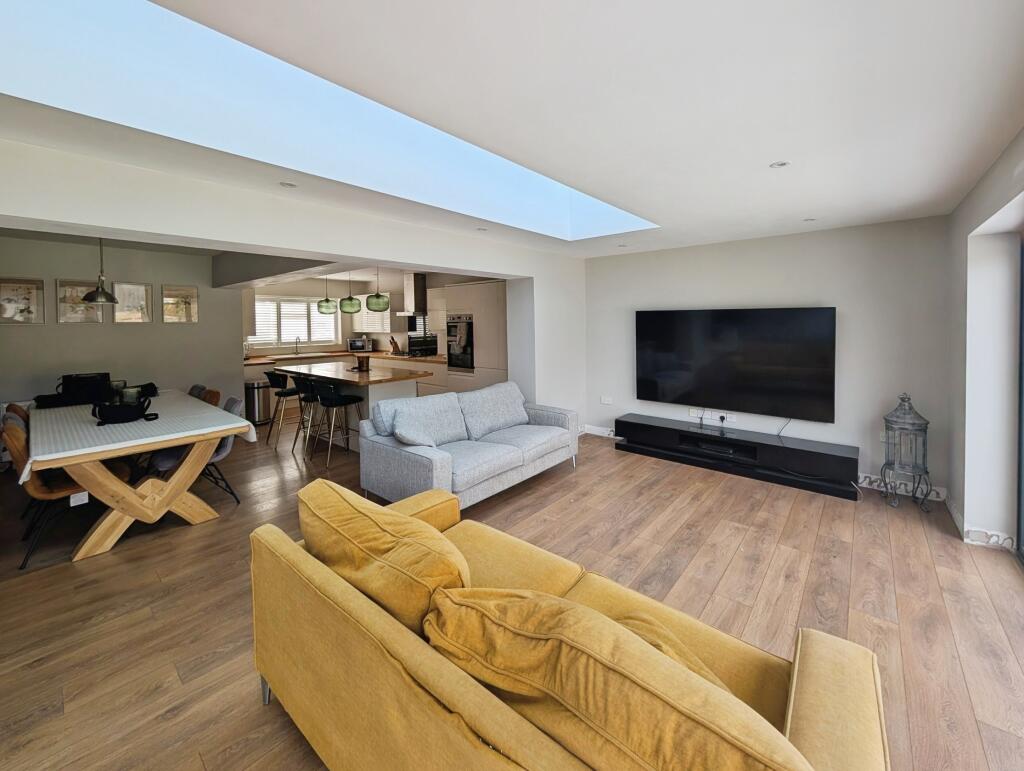 Prestbury Drive, Warminster, BA12 photo 2