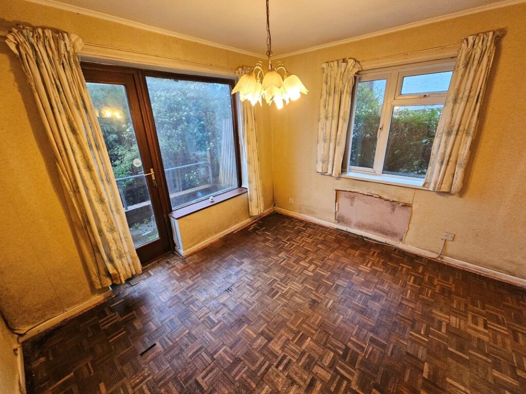 Badgers Hole, Caerleon Road, Llanfrechfa, Cwmbran, Gwent, NP44 8TY photo 4