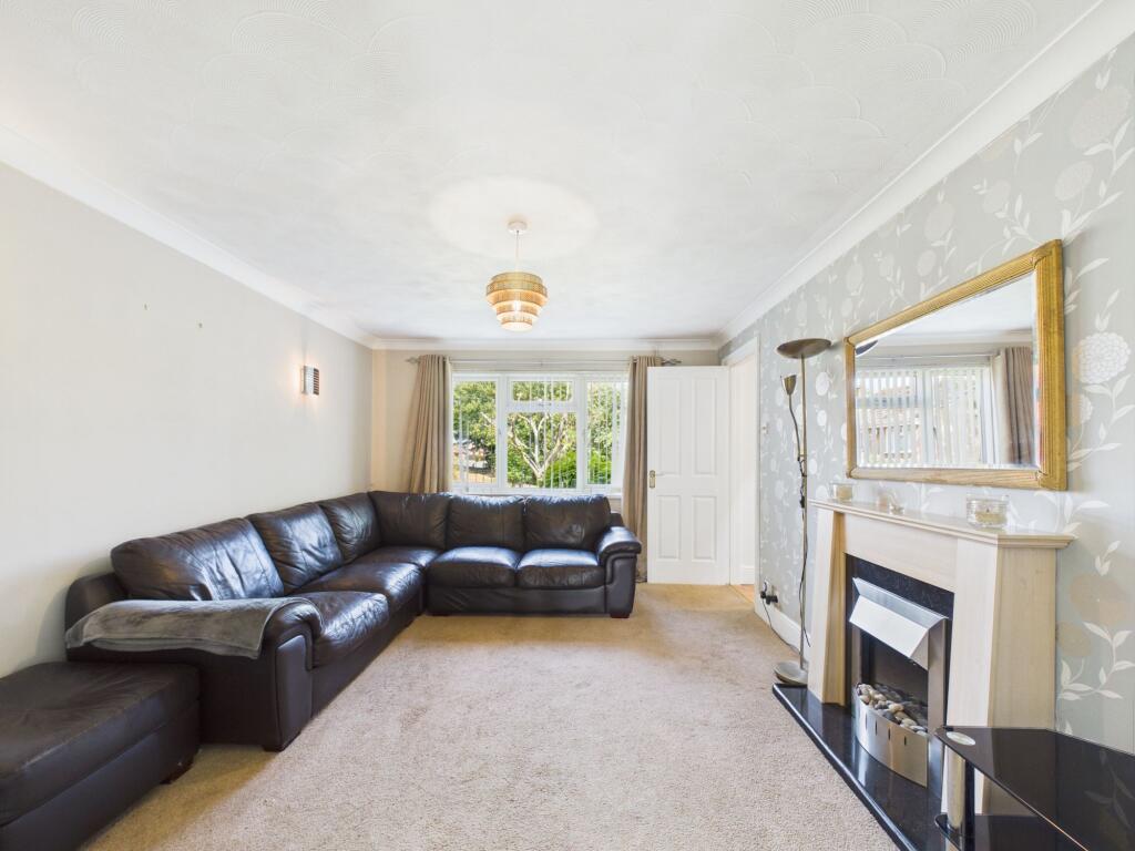 House in Huntingdonshire, Yaxley - More