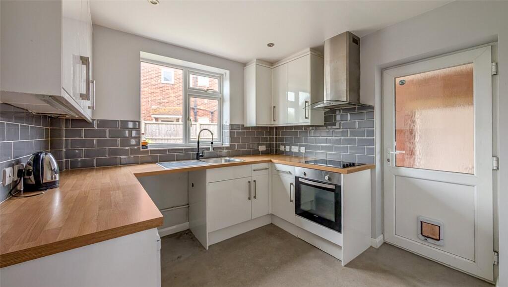33 Frobisher Road photo 2