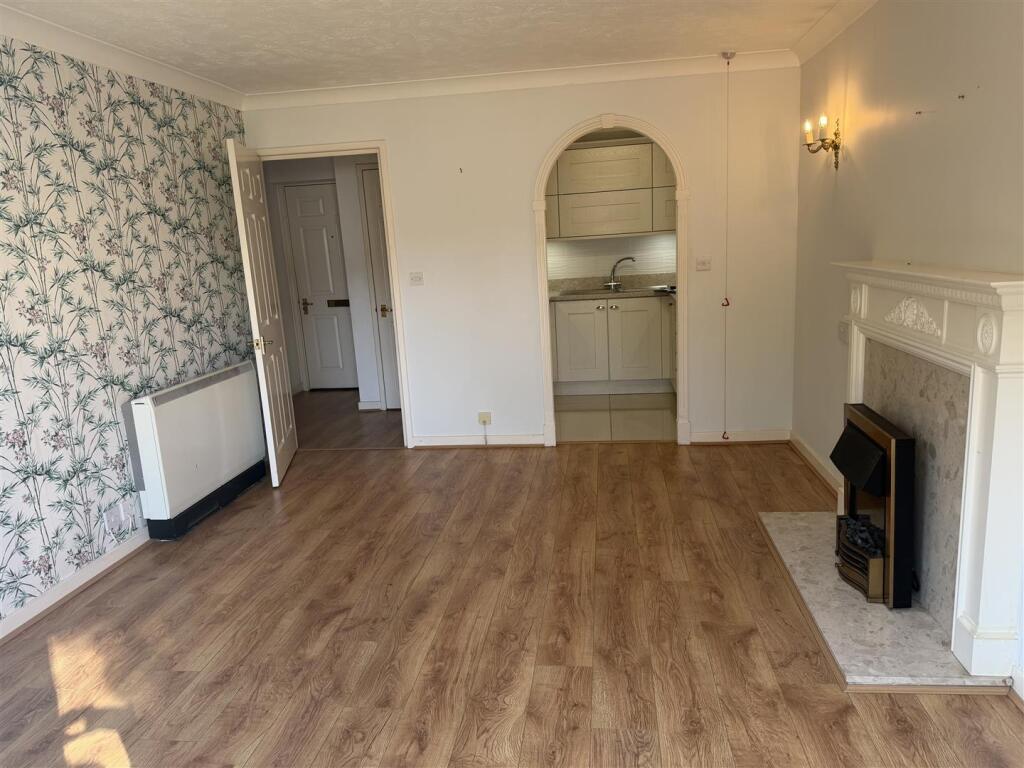 Apartment in Maidstone, Kent - View 4