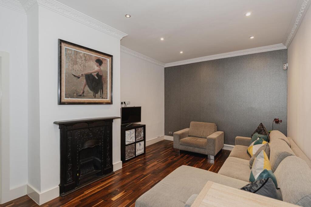 House in Epsom and Ewell, Stoneleigh - View 4