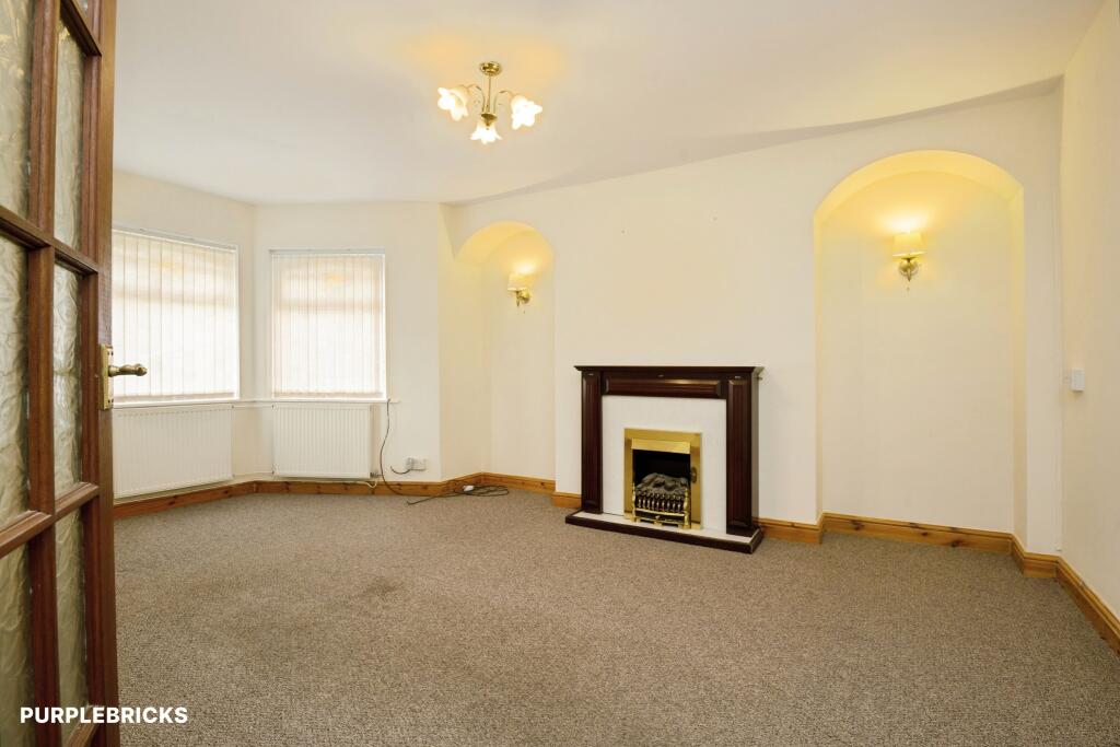 House in Newport, Pontymoile - More