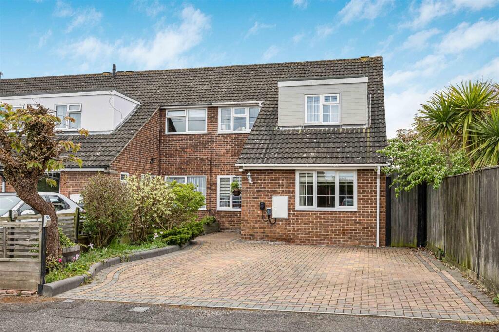 Main image of property: Ashwood Close, Tilehurst, Reading