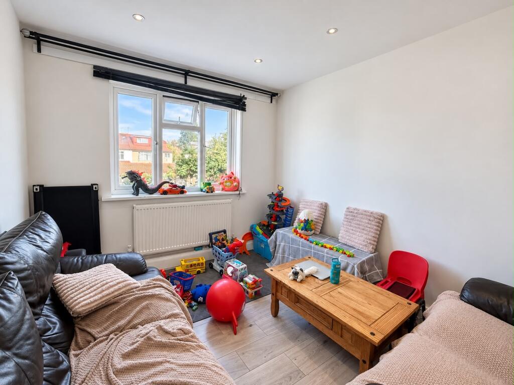 Apartment in Slough - View 2