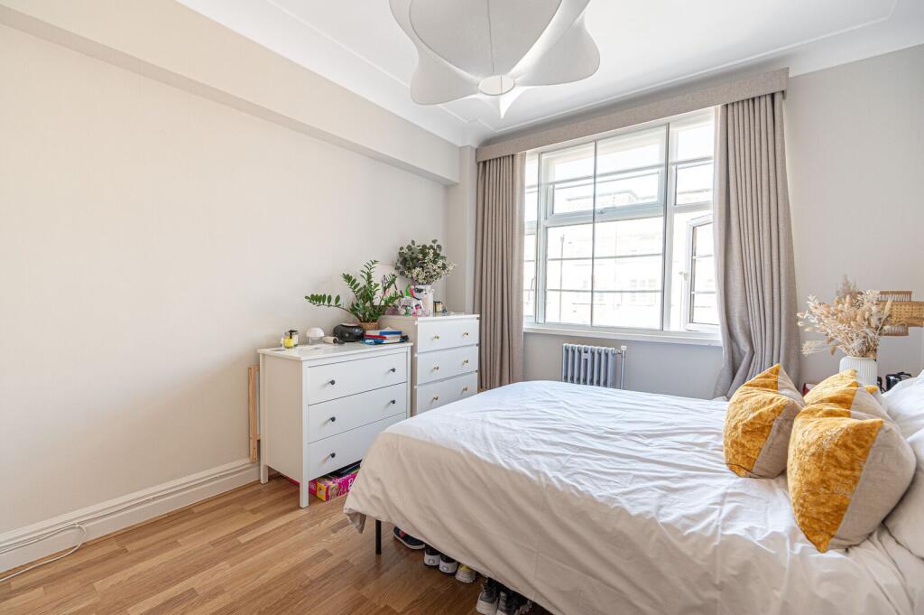 Apartment in London - View 5