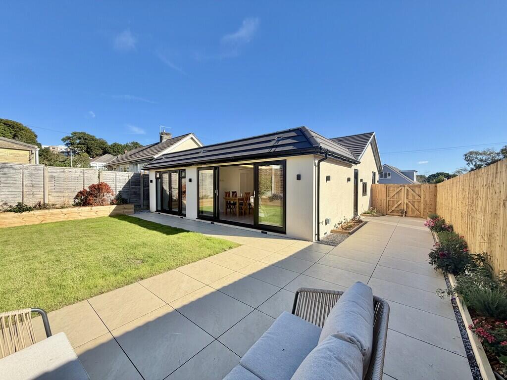 House in Poole, Hillbourne, Broadstone - View 4