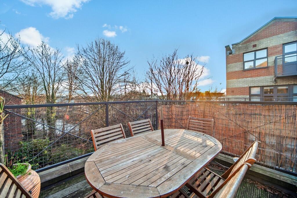 Apartment in London - View 5