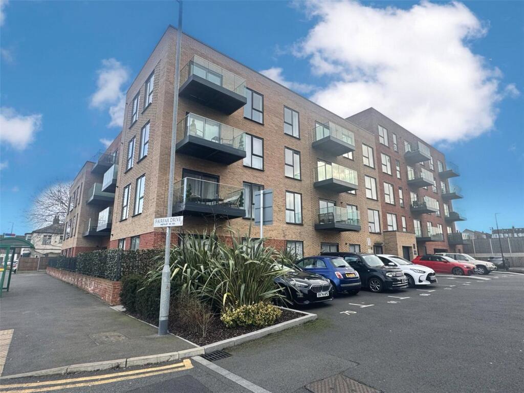 1-bed apartment on Fairfax Drive, Westcliff-on-Sea, Essex, SS0, £190,000