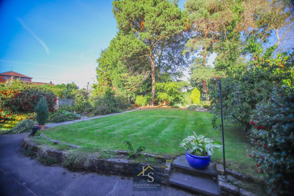 Vicarage Avenue, Cheadle Hulme, SK8 photo 2