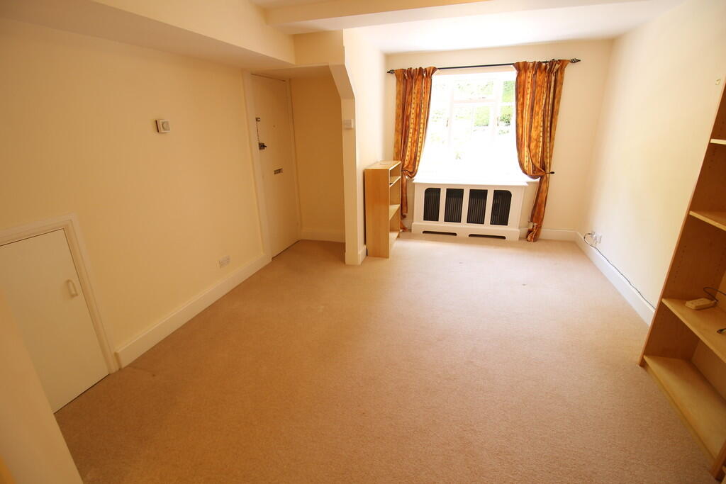 Apartment in Guildford, Surrey - View 3