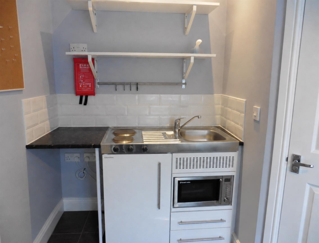 Apartment in Birmingham, West Midlands - View 2