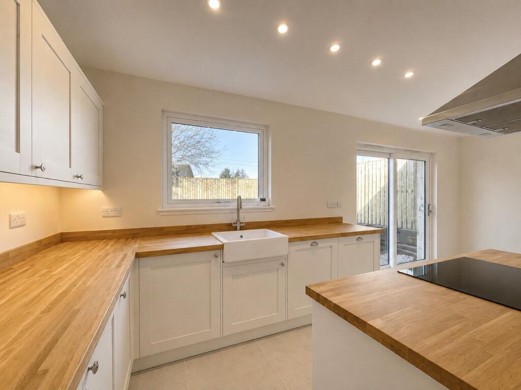 House in Kirkcaldy, Perth and Kinross - View 4