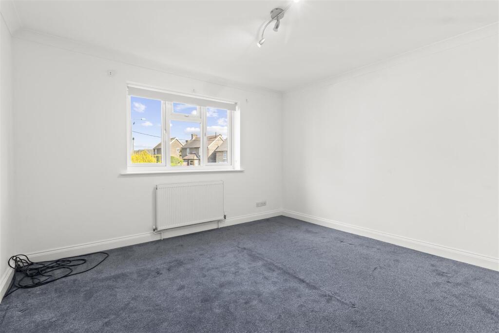 House in Wealden, Hailsham - More
