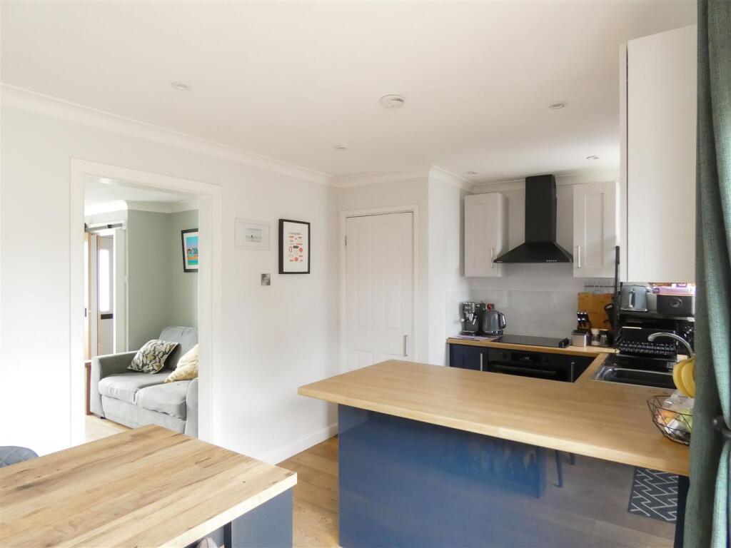 Homefield Close, Rustington photo 4