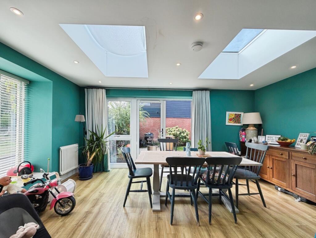 House in Ashford, Kennington - More