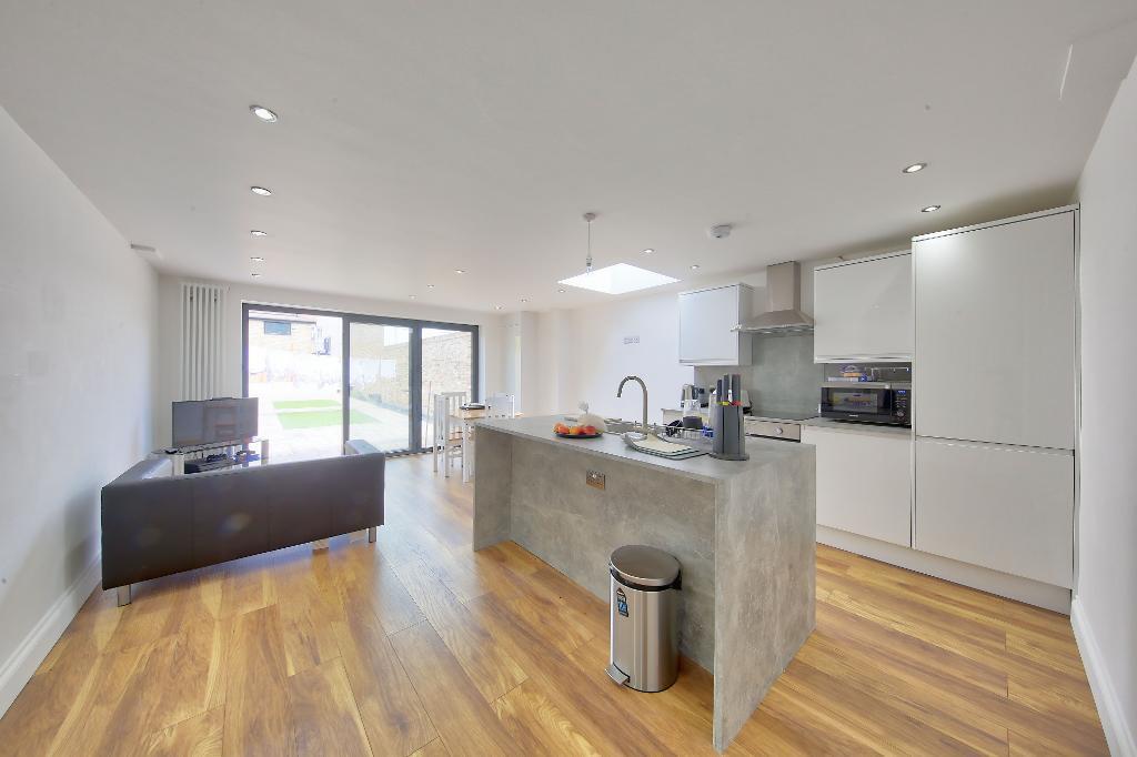 Main image of property: Kingston Road, South Wimbledon, SW19 1JW