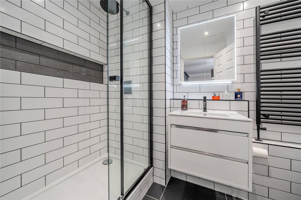 Apartment in Walton-on-Thames, Surrey - View 2