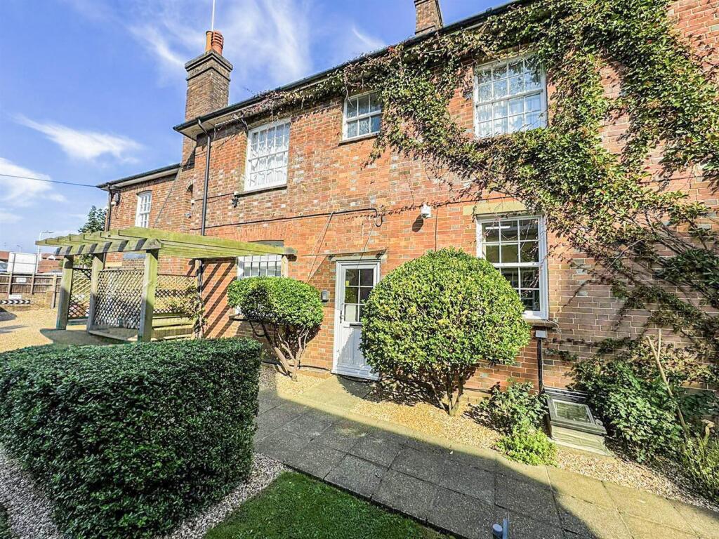 Main image of property: George Street, Hailsham, BN27 1AE