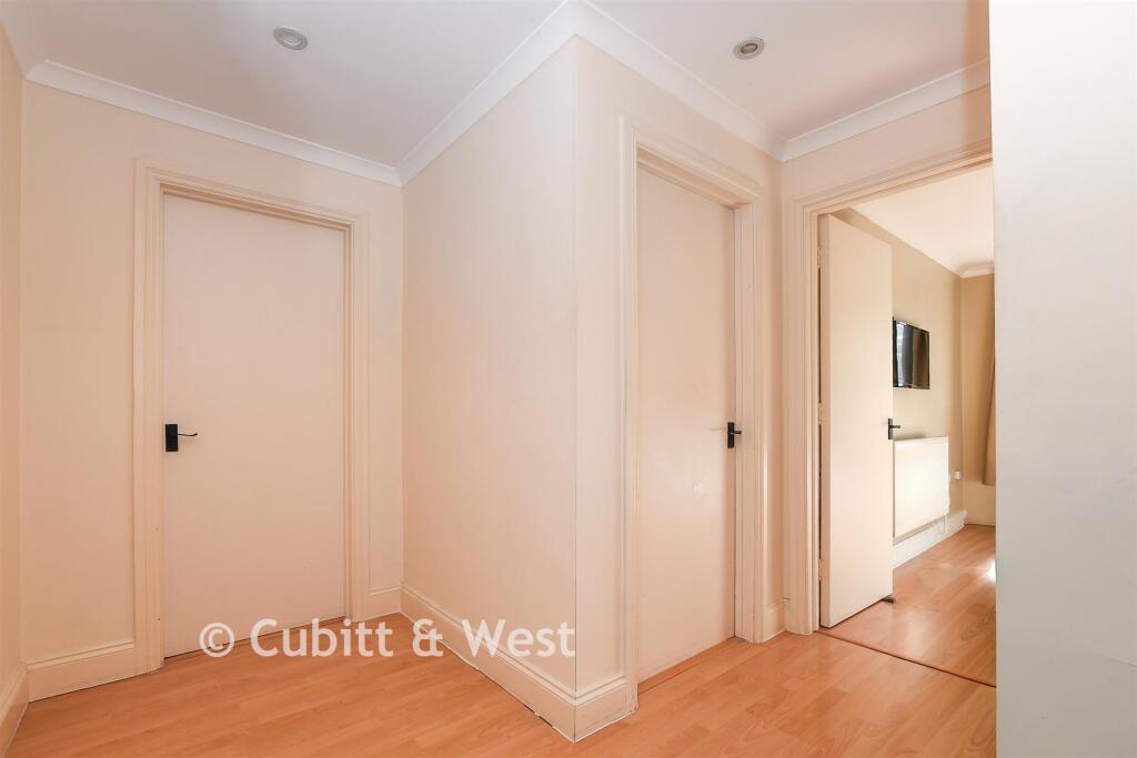 Apartment in Reigate and Banstead, Whitebushes - View 5