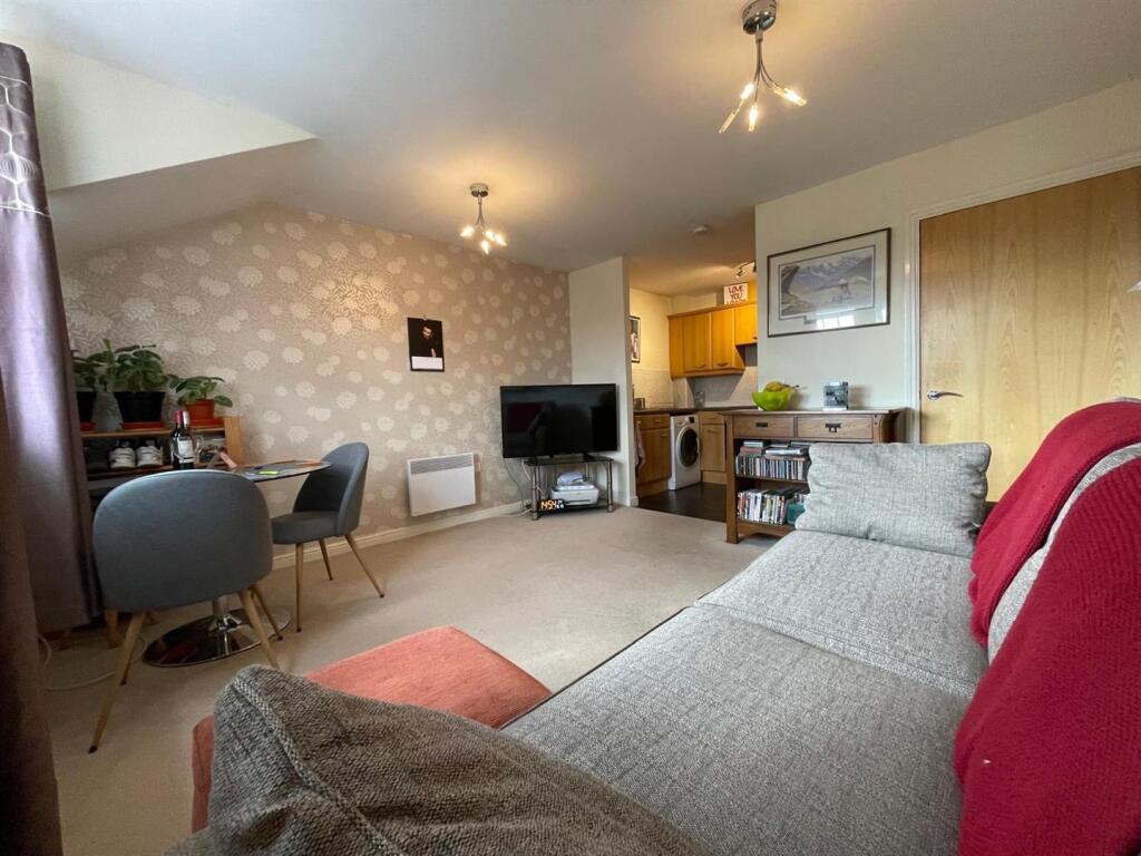 11 White Rose House, Ainderby Gardens, Northallerton photo 3