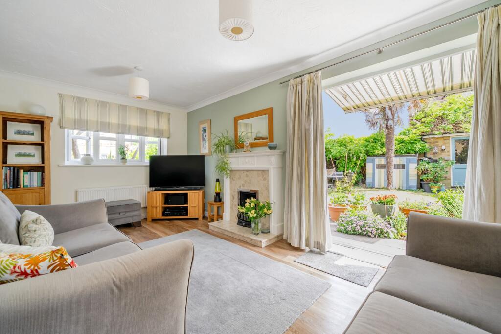 House in Gillingham, Medway - View 5