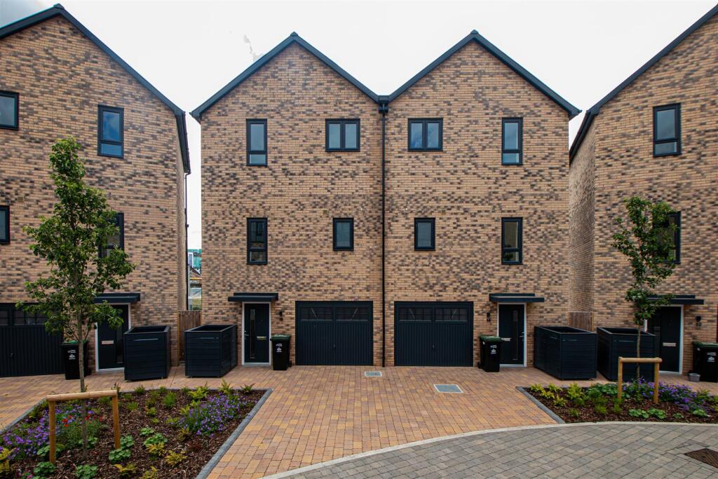 Main image of property: Robert Ratcliffe Close, Ipswich