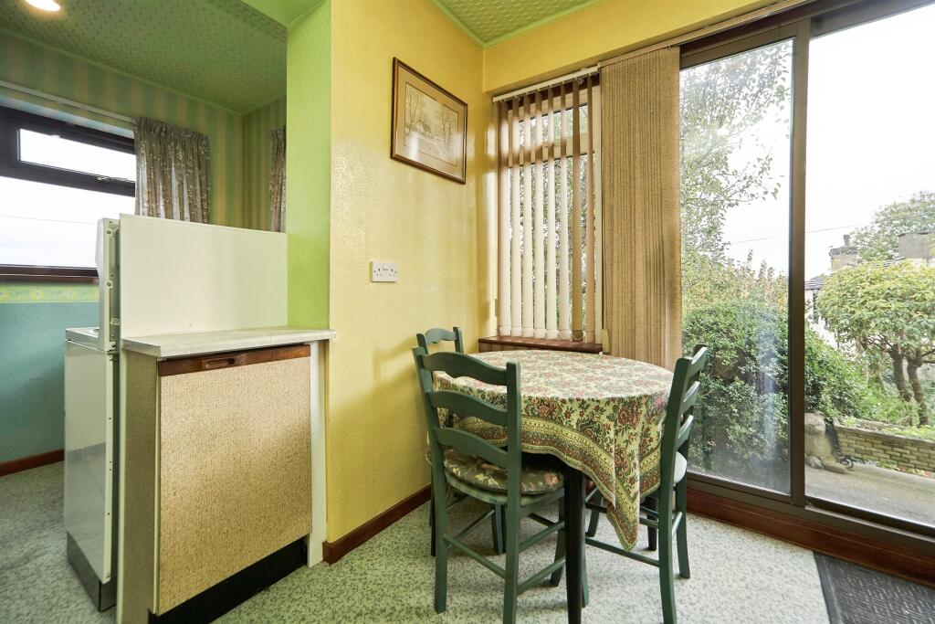 House in Leeds, Hough Side, Swinnow - View 5