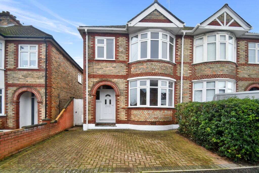 3 Bedroom Semi-Detached in ME7 2EA