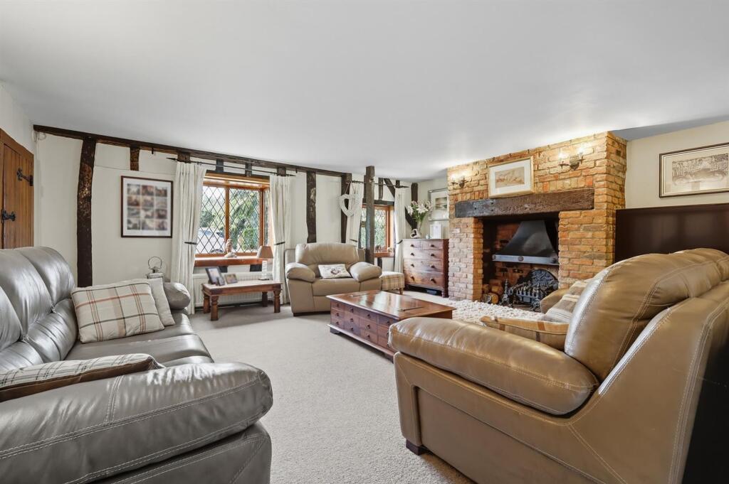 Weald Hall Lane, Thornwood photo 4