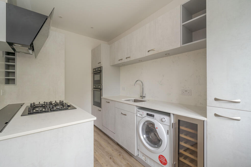 Apartment in London - View 5