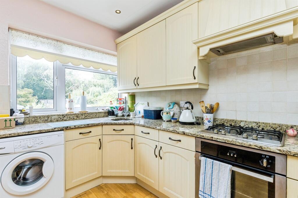 House in Burgess Hill, World's End - View 4