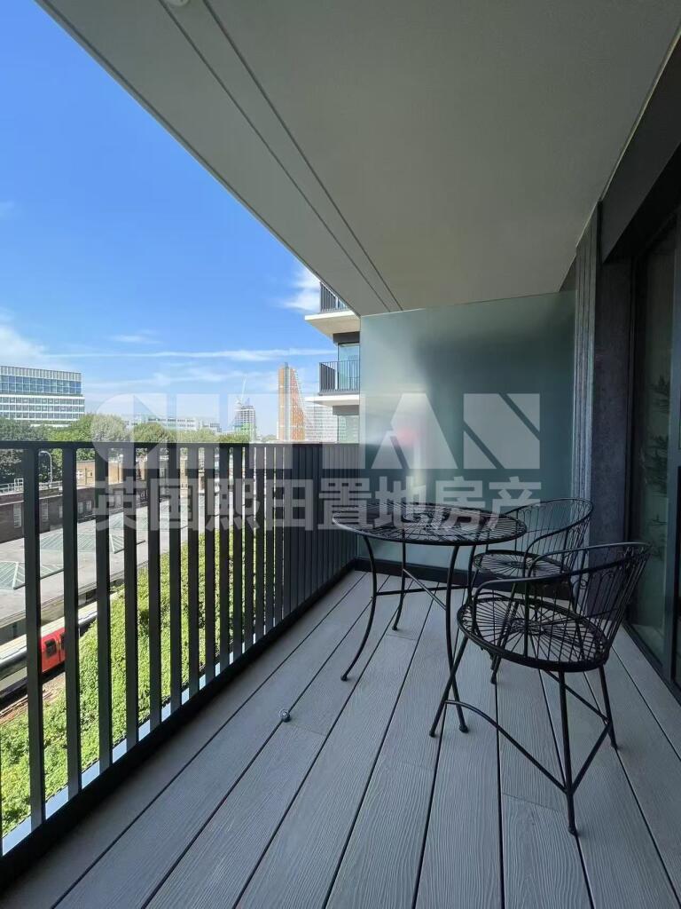 Apartment in London - View 5