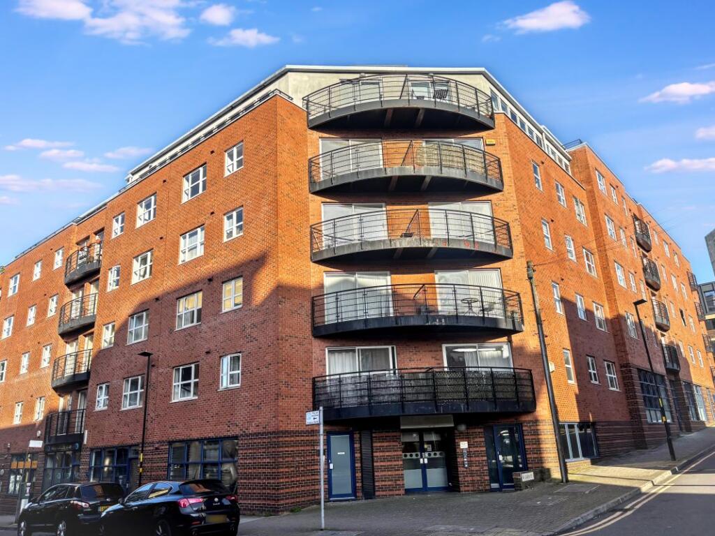 Main image of property: Apartment 36 Qube, 71 Edward Street, Birmingham, West Midlands, B1 2EL