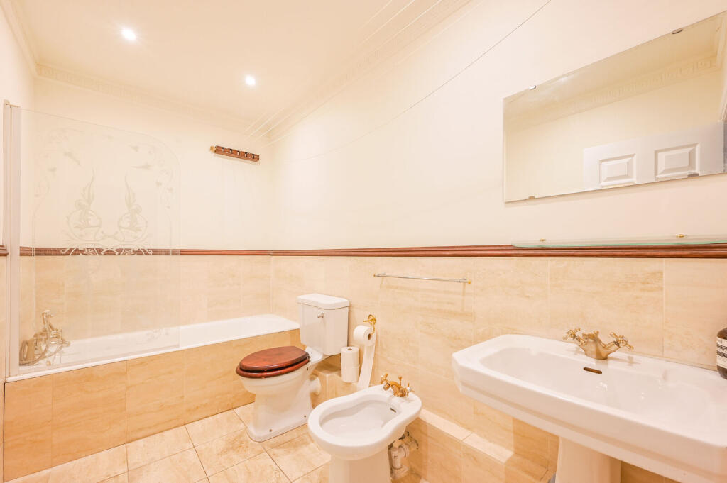 Apartment in London - View 5
