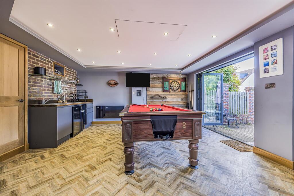 Woodfield Avenue, Farlington, Portsmouth - View 4