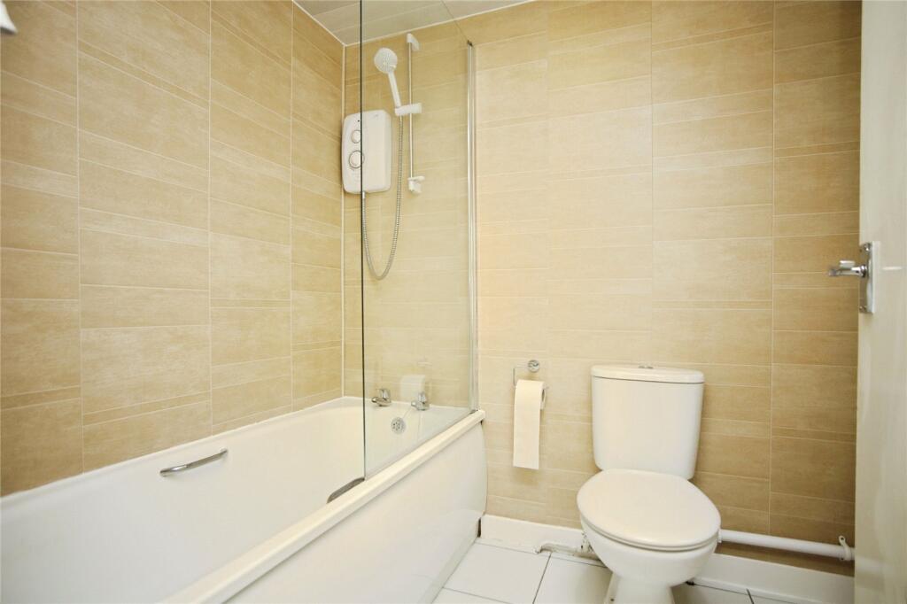 Apartment in Gloucester - View 5