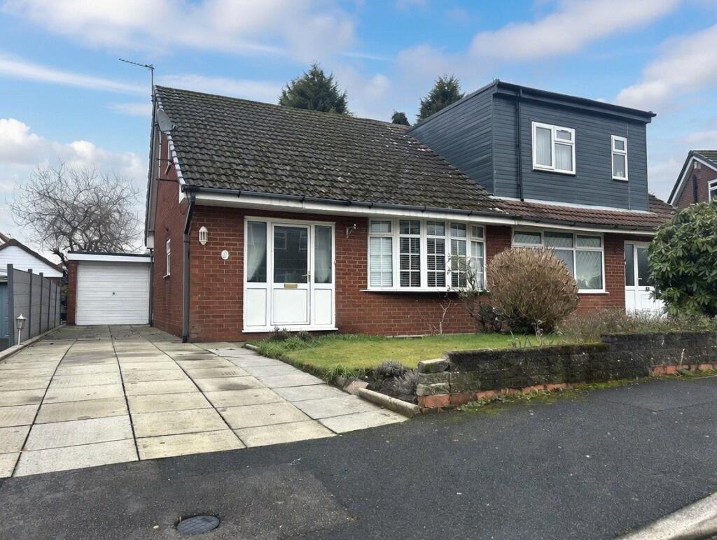 2-bed bungalow on Taunton Road, Chadderton, Oldham, Greater Manchester, OL9, £240,000