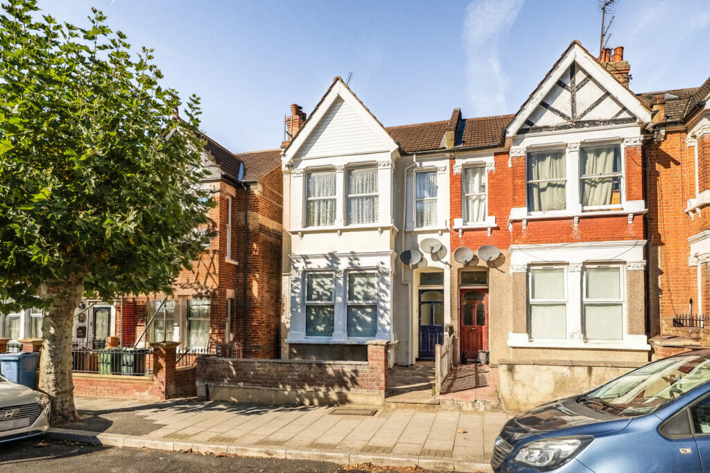 2-bed flat on Vaughan Road, Harrow, Middlesex, £325,000