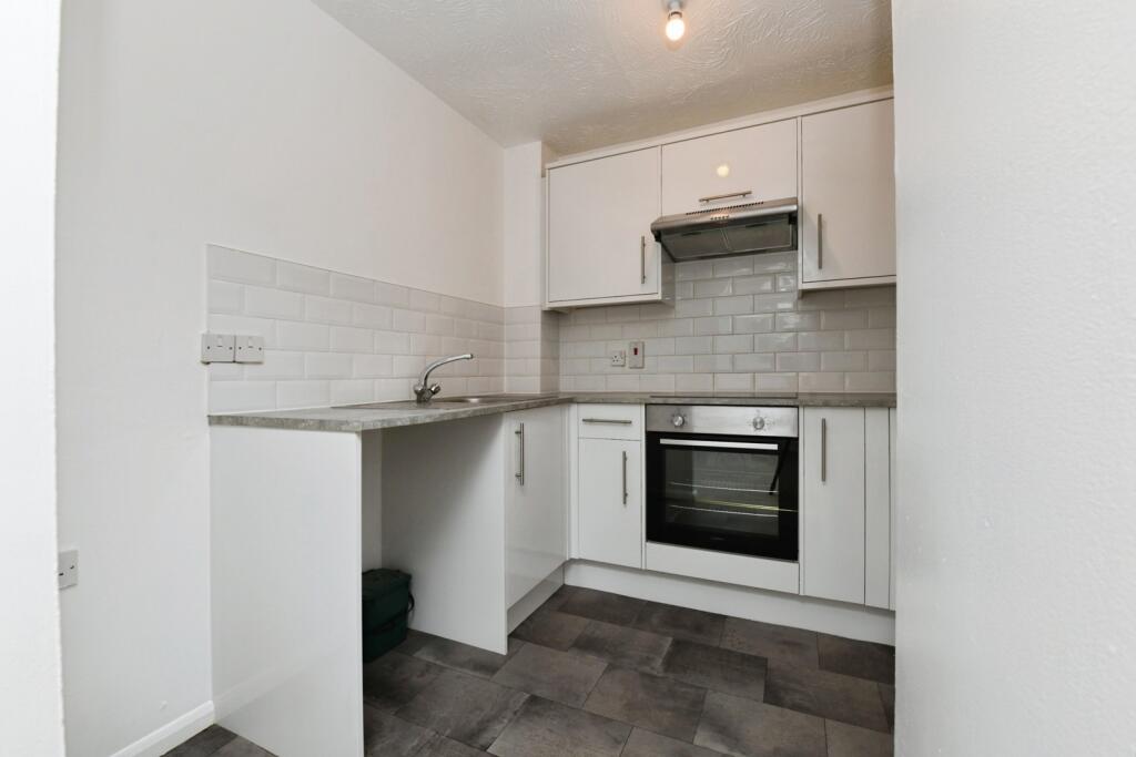 Apartment in Colchester, Essex - View 3