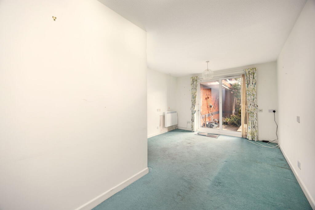 Chantry Court, Devizes, Wiltshire, SN10 1BH photo 4