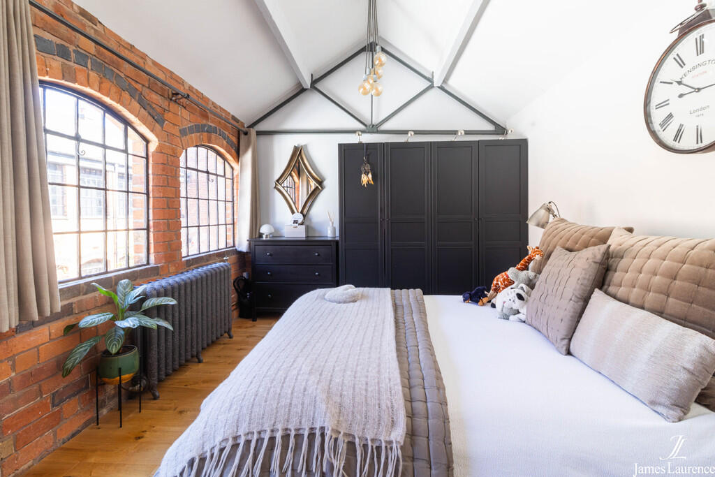 2 bedroom mews property for rent