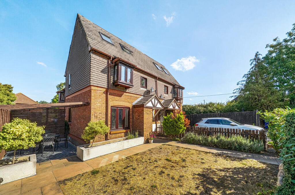 House in Winkfield, Bracknell Forest - View 4