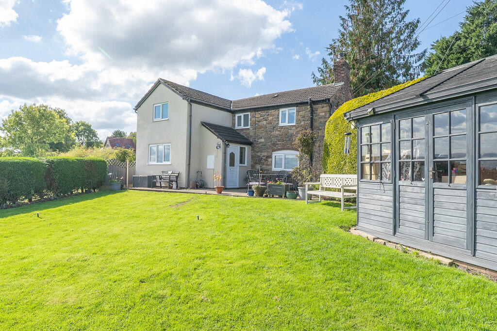 3-bed detached on Hopton Bank, Hopton Wafers, Kidderminster, DY14 0HE, £325,000