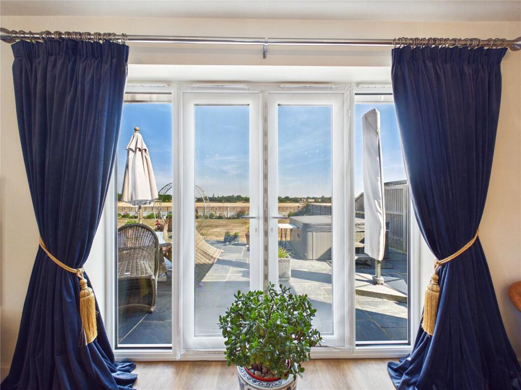 House in Tendring, Little Clacton - More