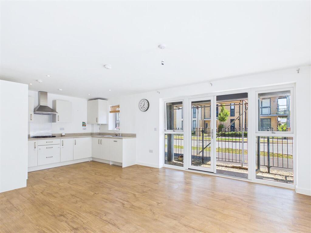 Flat 2, Cowleaze Path, Banwell - More