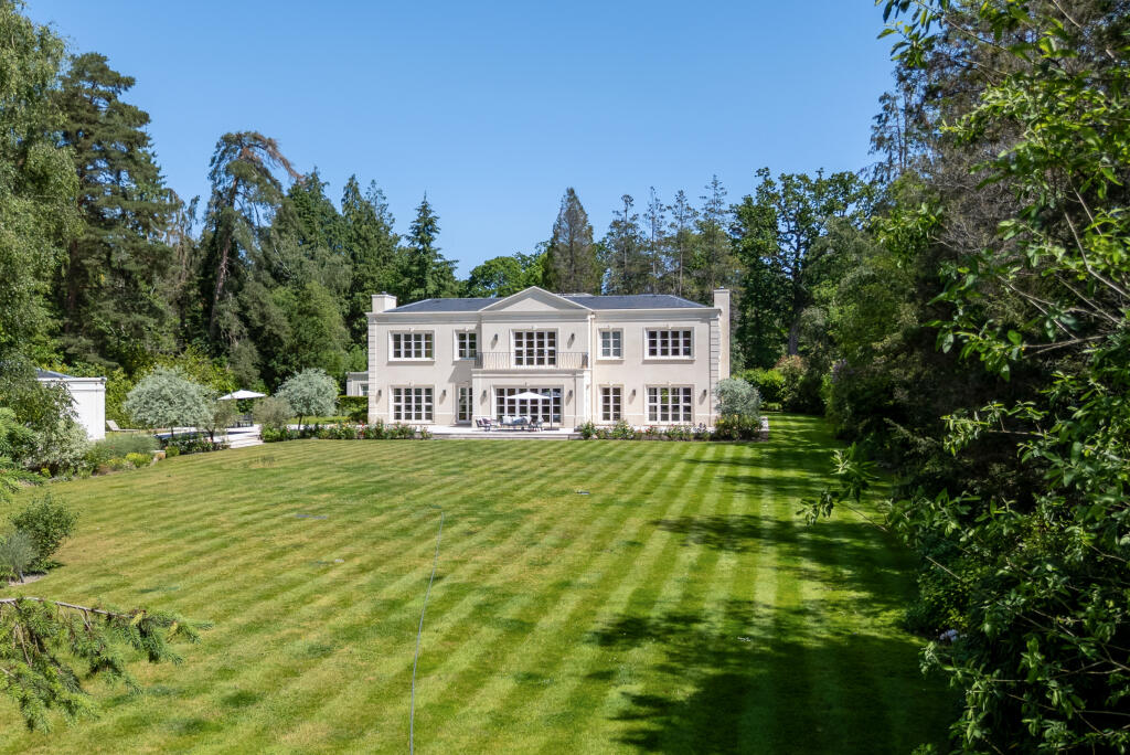 House in Runnymede, Surrey - View 3